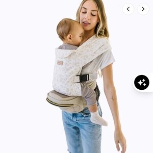 Tushbaby with Snuggle Attachment Hip Seat Carrier - Neutral Leopard Print